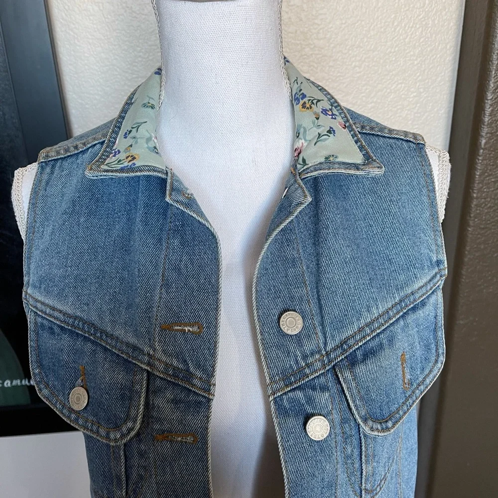 Beautiful Jean vest jacket with matching color collar to skirt set - Picture 7 of 7